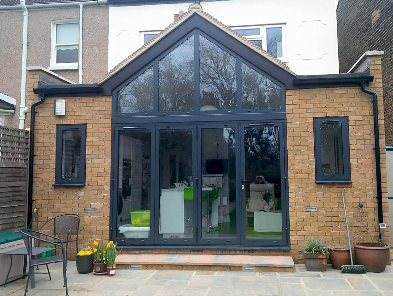 Алюминиевое остекление входной группы (крыльца) - фото №1 Алюминиевое остекление входной группы (крыльца) - фото №1